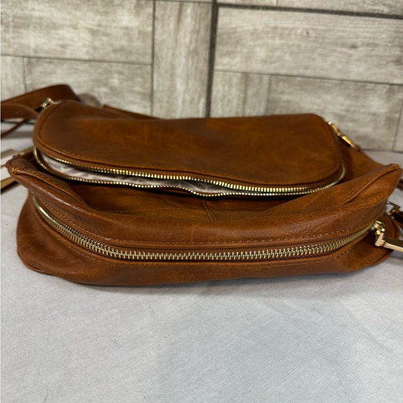 Miztique Distressed Vegan Leather Saddlebag Crossbody Tan 12x10 NWT - Picture 7 of 7